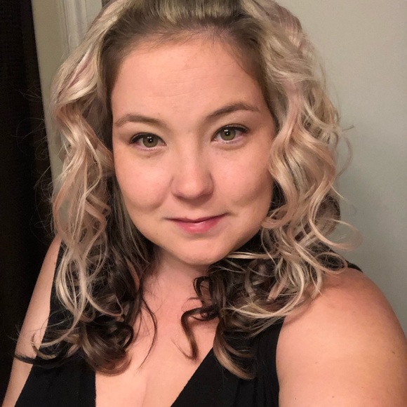 Meet your Posher, Vanessa - Picture 1 of 1